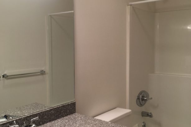 2704 Burg bath