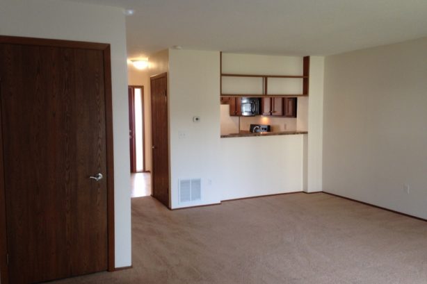 Living Room/Dining Area